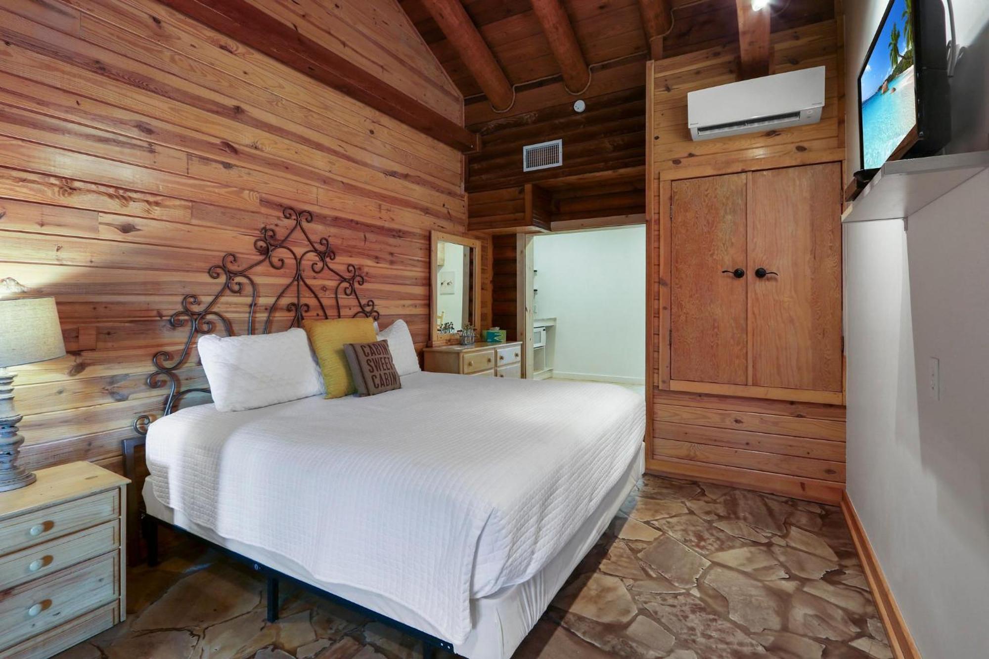 Wimberley Log Cabins Resort And Suites- Unit 2 Exterior photo